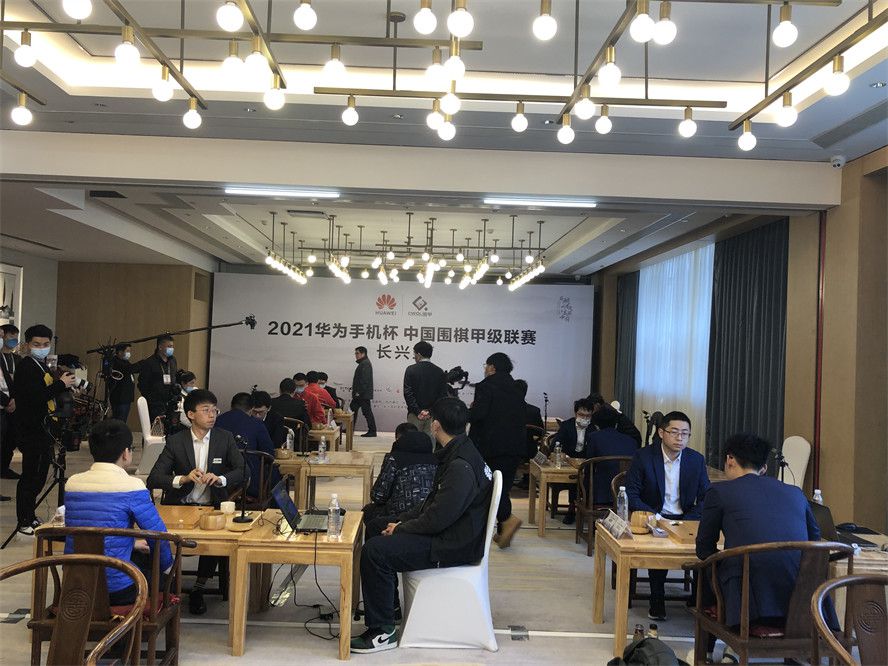 切尔西官方发布声明，球队队长里斯-詹姆斯在对阵埃弗顿的比赛中腿筋受伤。